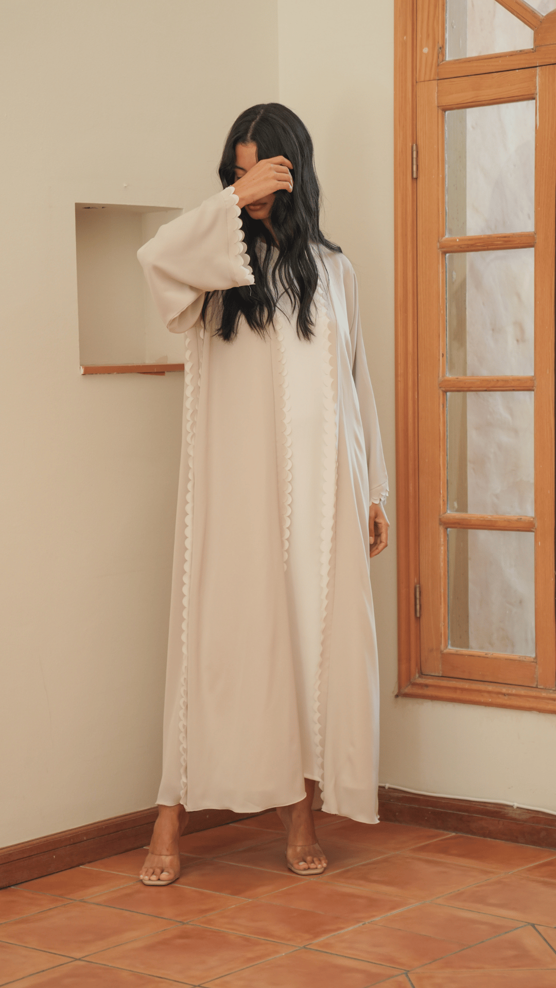 Basic Circles (Beige & White Abaya) - BasicAbaya