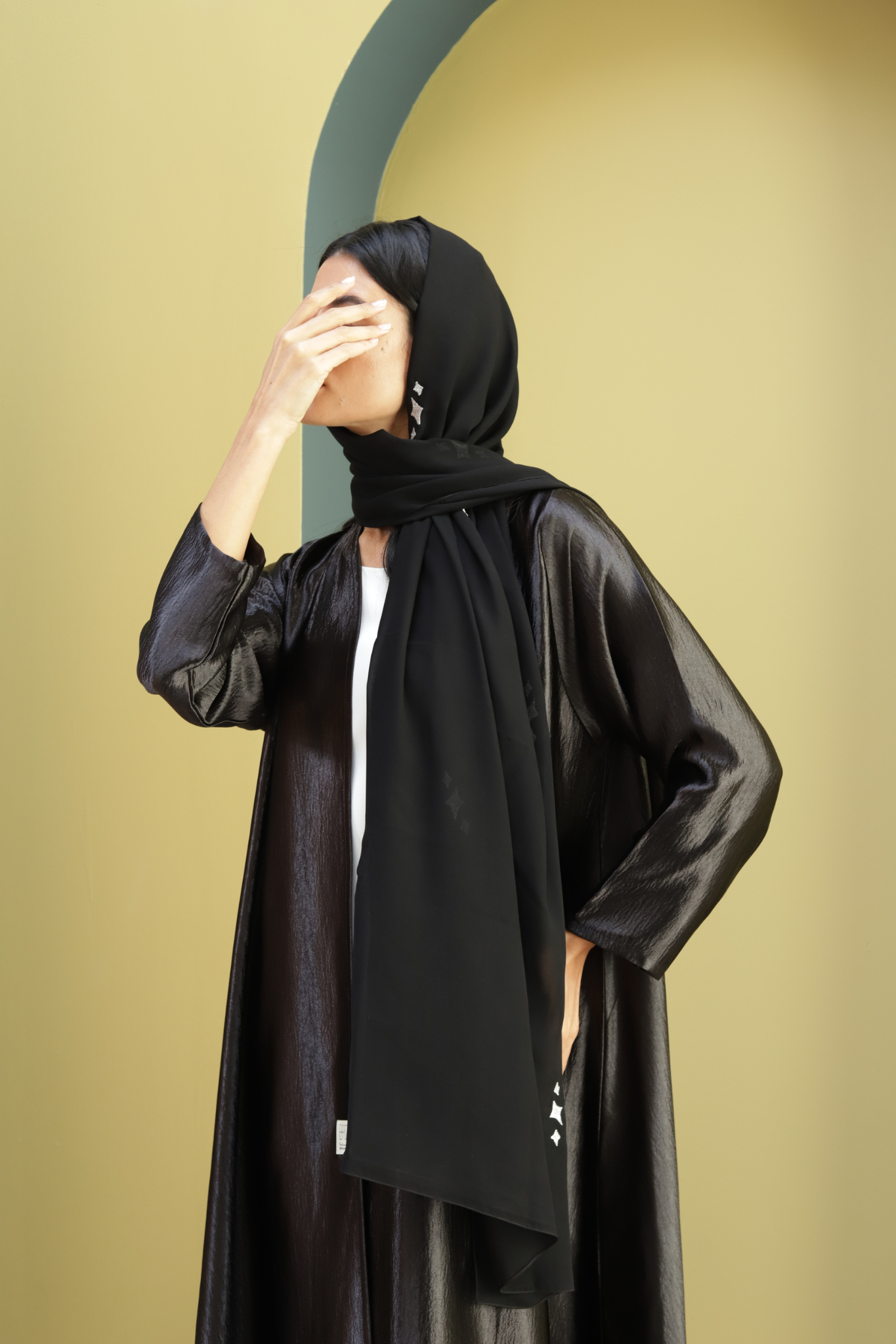 Basic Stars (Black Abaya) - BasicAbaya