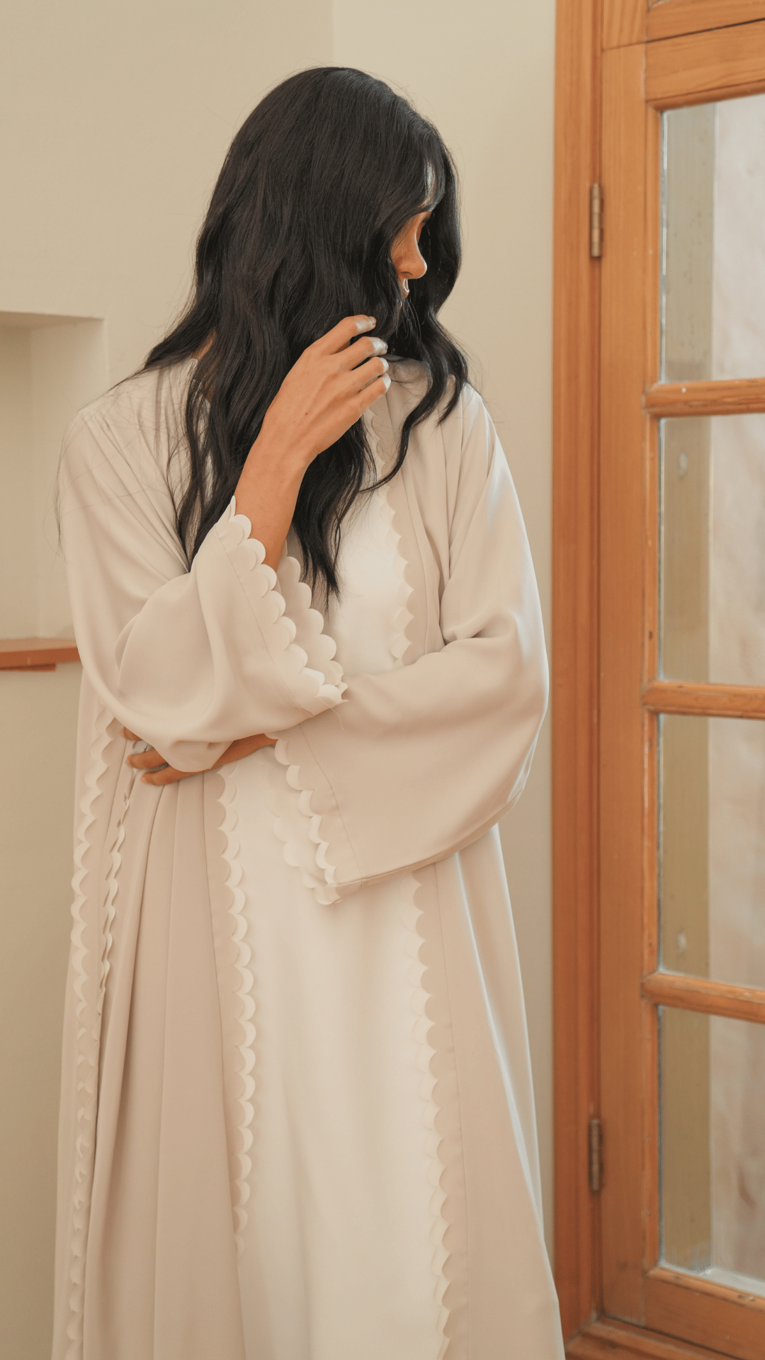 Basic Circles (Beige & White Abaya) - BasicAbaya