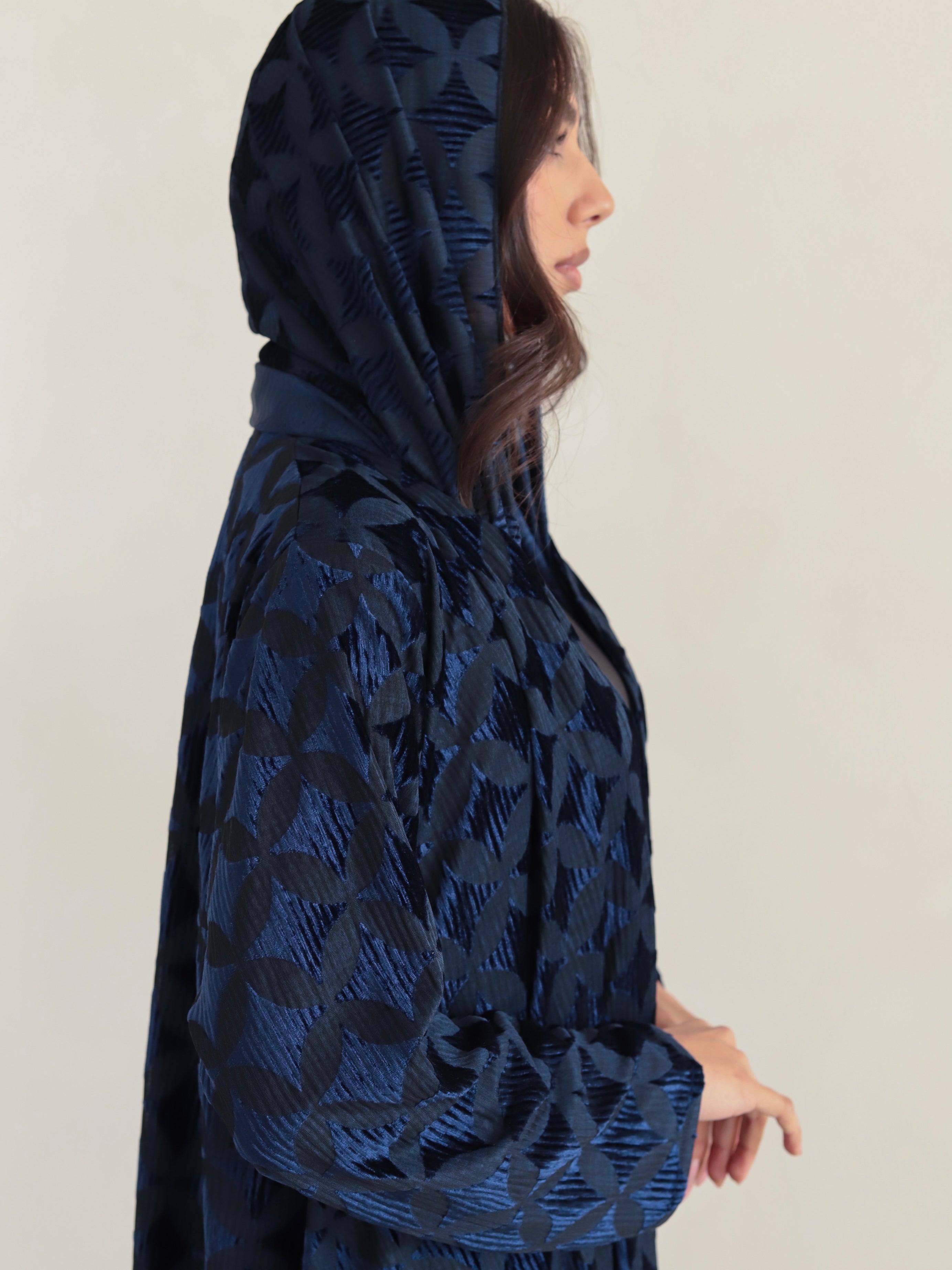 عباية مخملية شيفون أساسية (عباية زرقاء بنجوم)