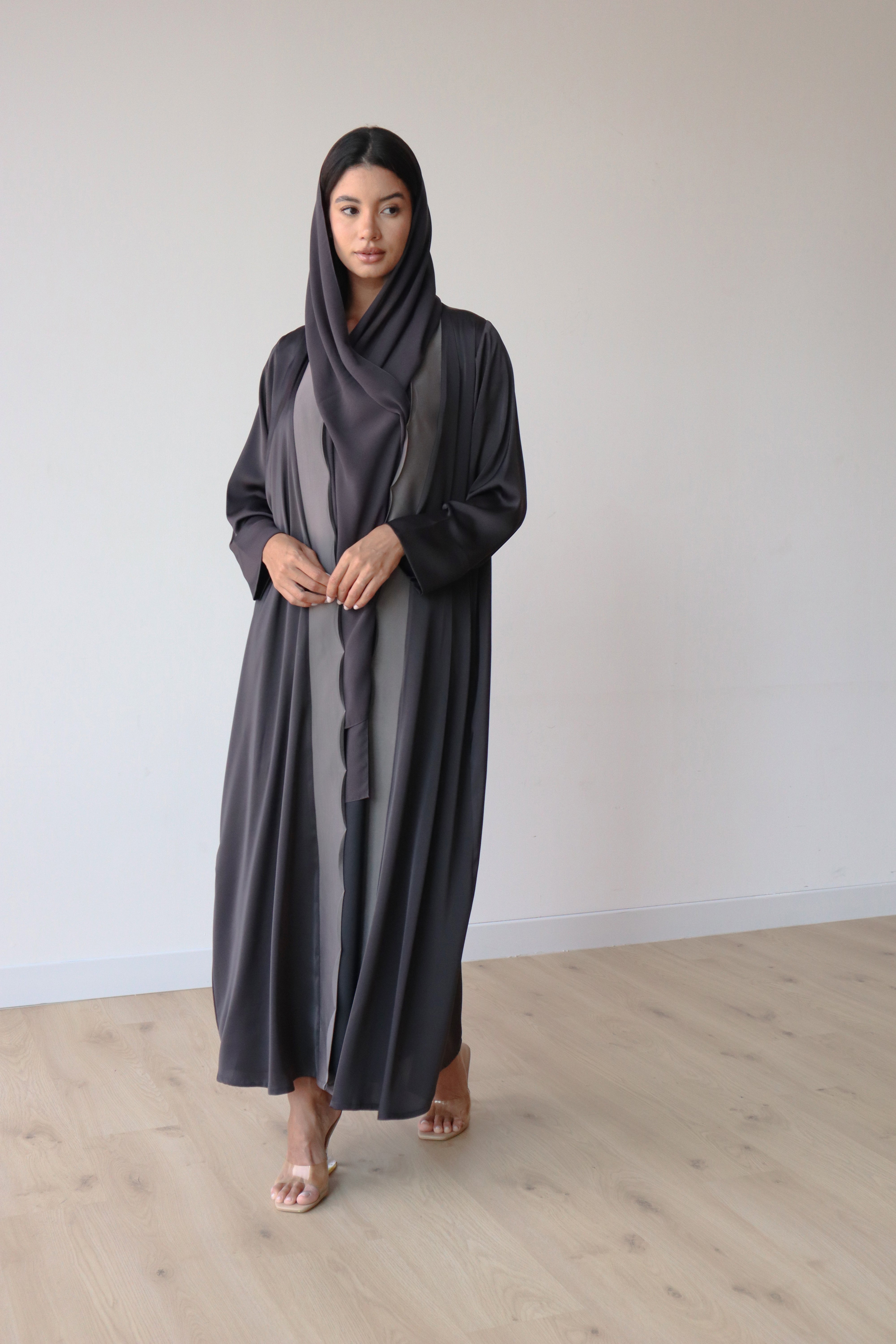 Basic Wavy Panels (Grey Abaya)