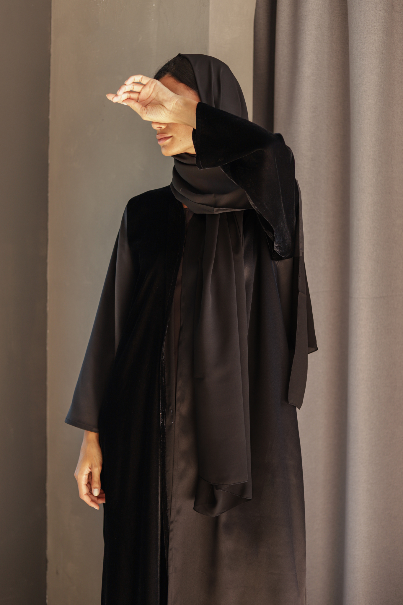 Basic Velvet (Black Abaya) - BasicAbaya