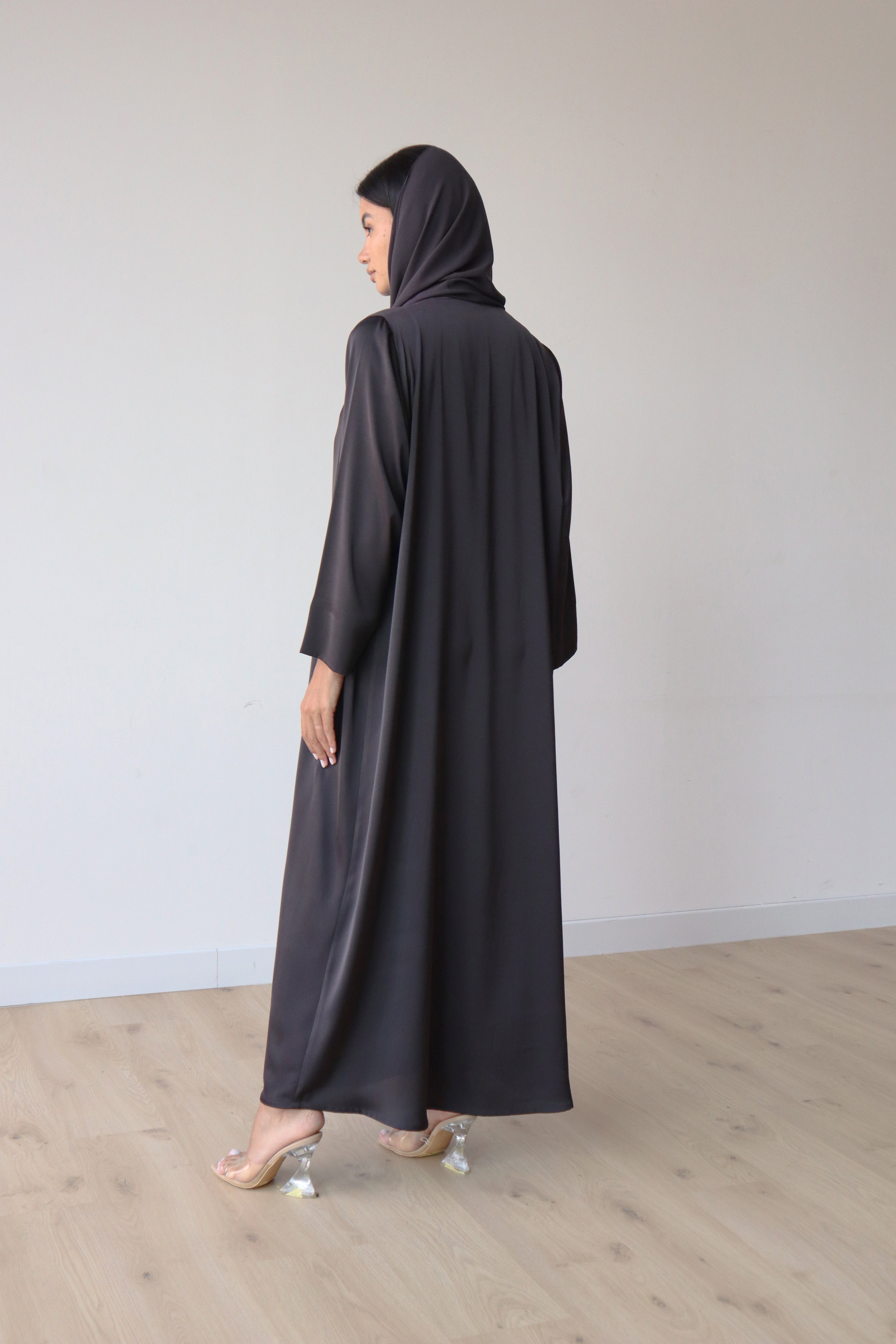 Basic Wavy Panels (Grey Abaya)