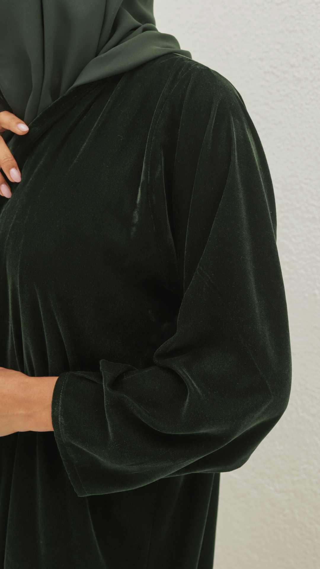 Basic Velvet Winter (Green Abaya) - BasicAbaya