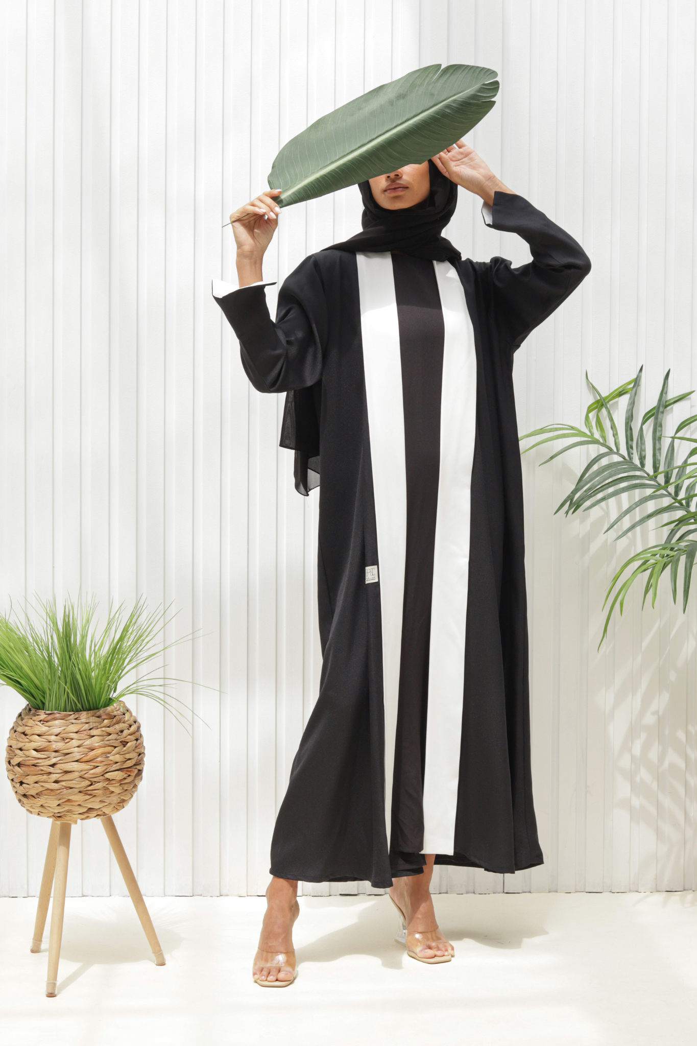Basic Panel (Black & White Abaya) - BasicAbaya