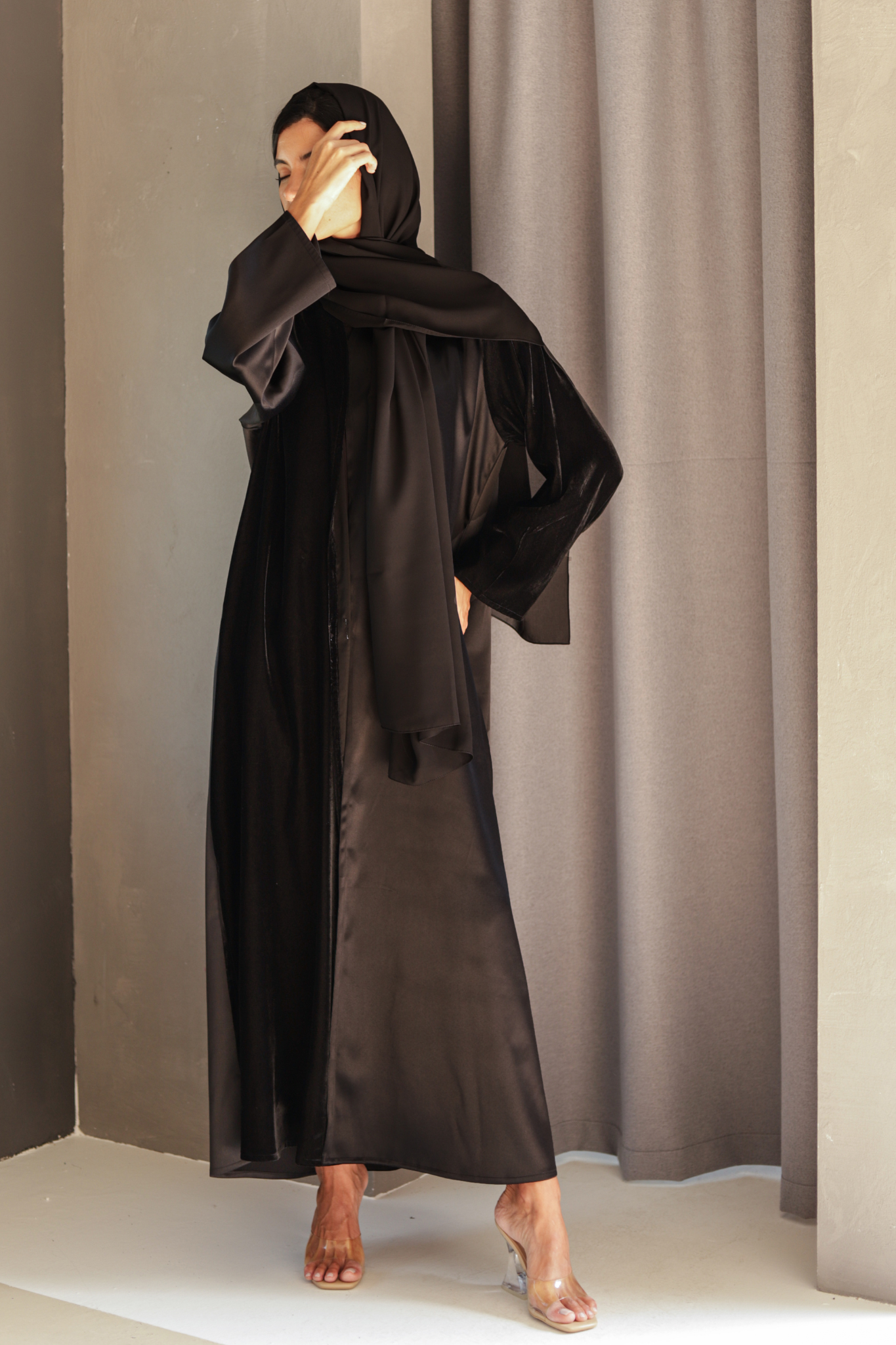 Basic Velvet (Black Abaya) - BasicAbaya