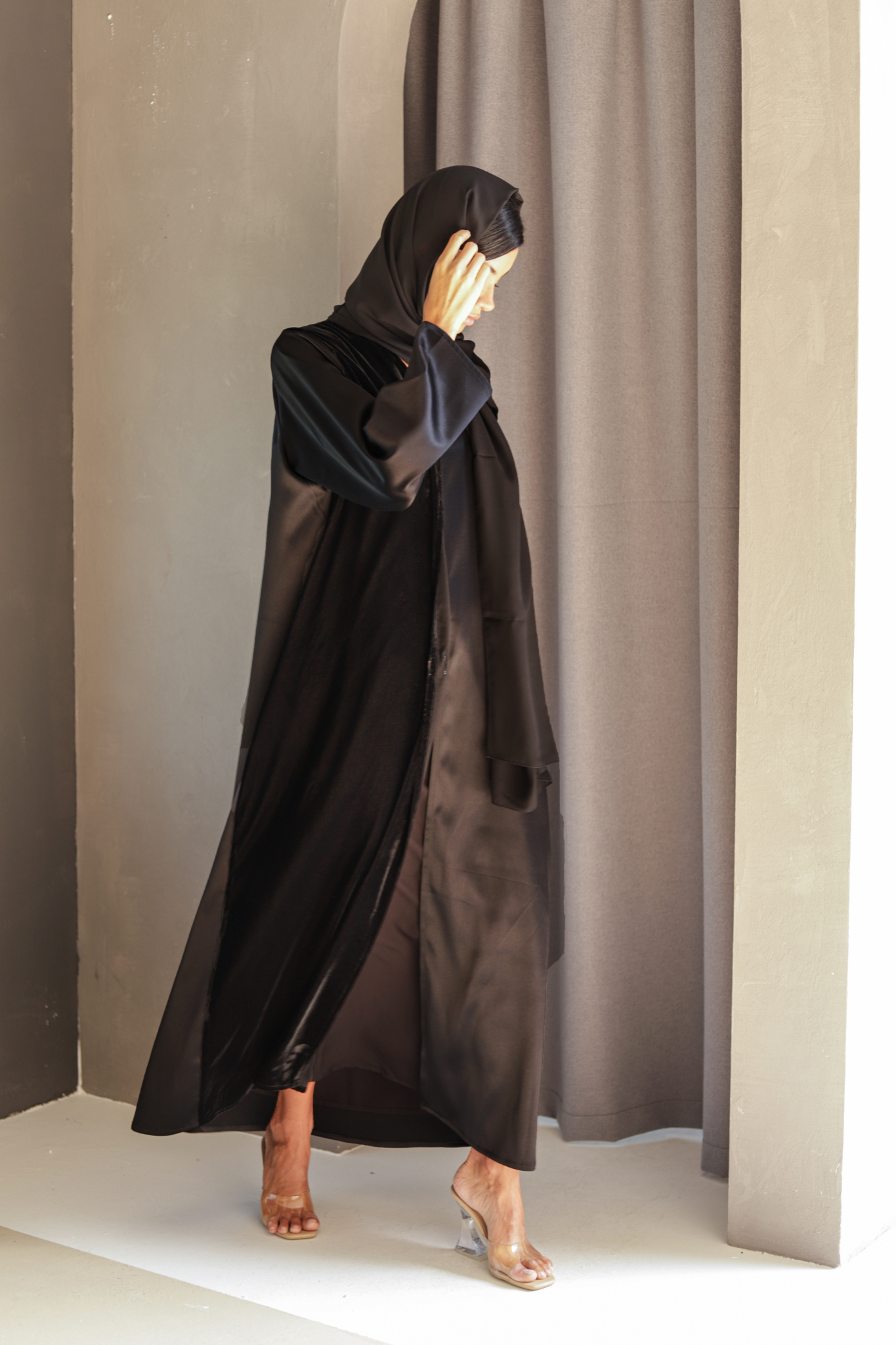 Basic Velvet (Black Abaya) - BasicAbaya