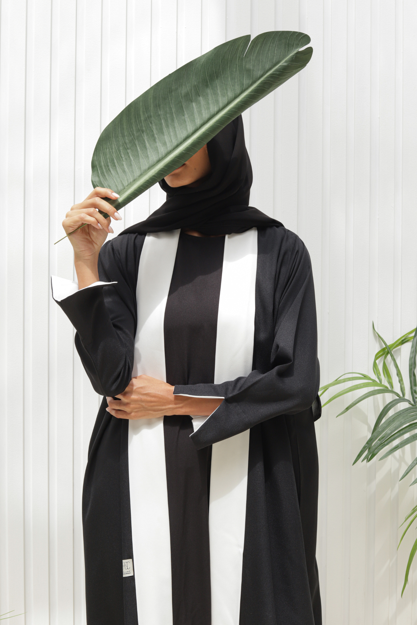 Basic Panel (Black & White Abaya) - BasicAbaya