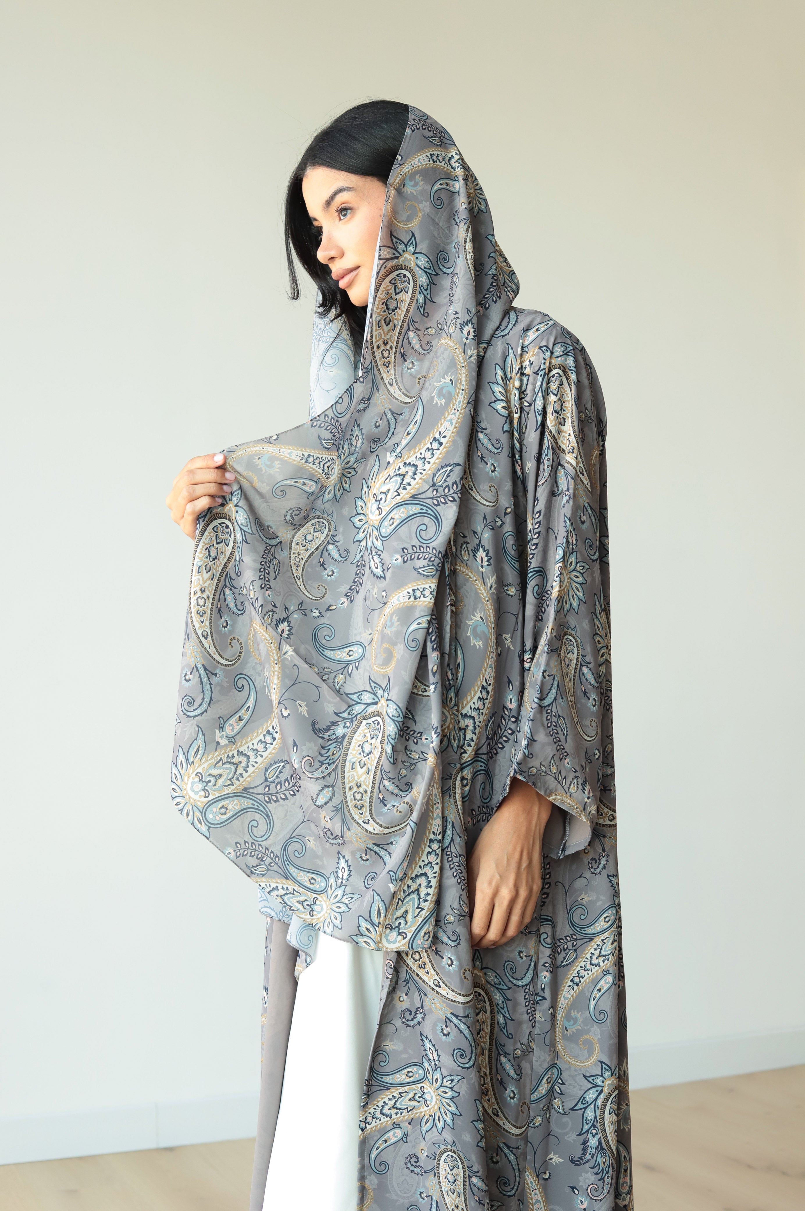 Basic Printed Paisley (Grey Abaya) - BasicAbaya