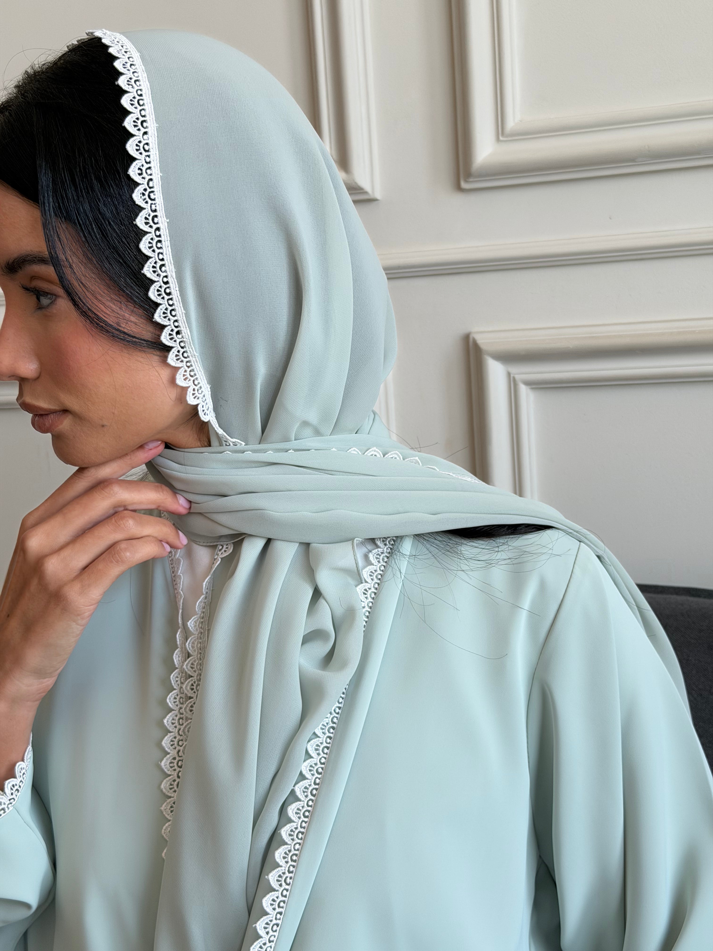 Basic Flowy Lace (Green Abaya)