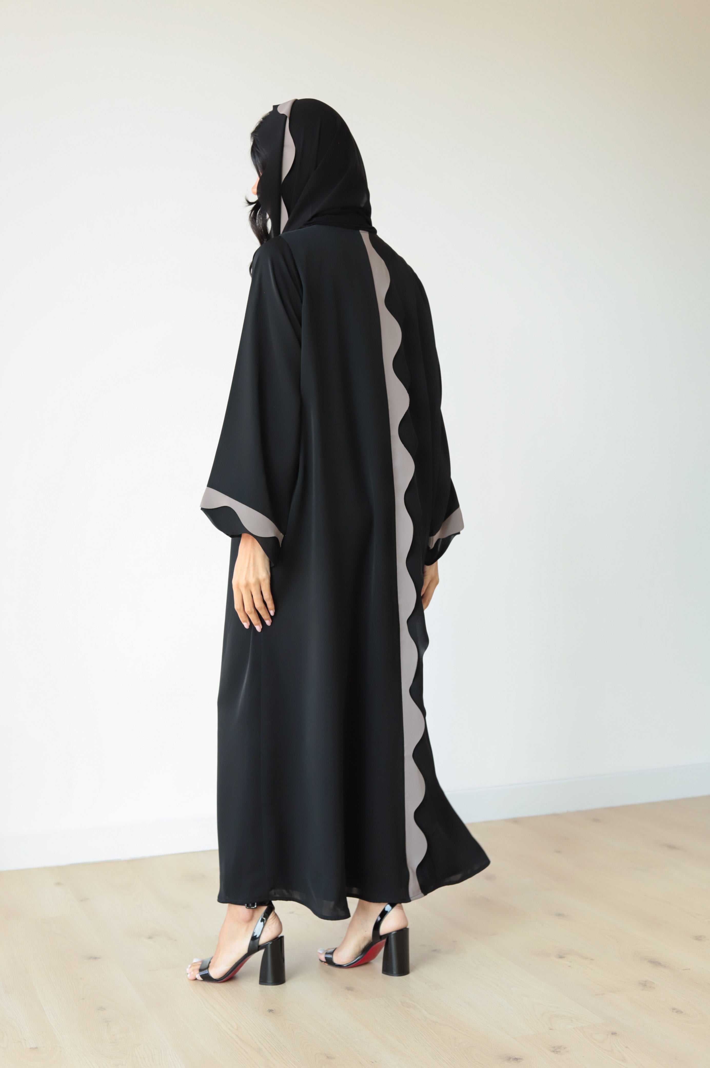 Basic Waves (Black and Grey Abaya) - BasicAbaya