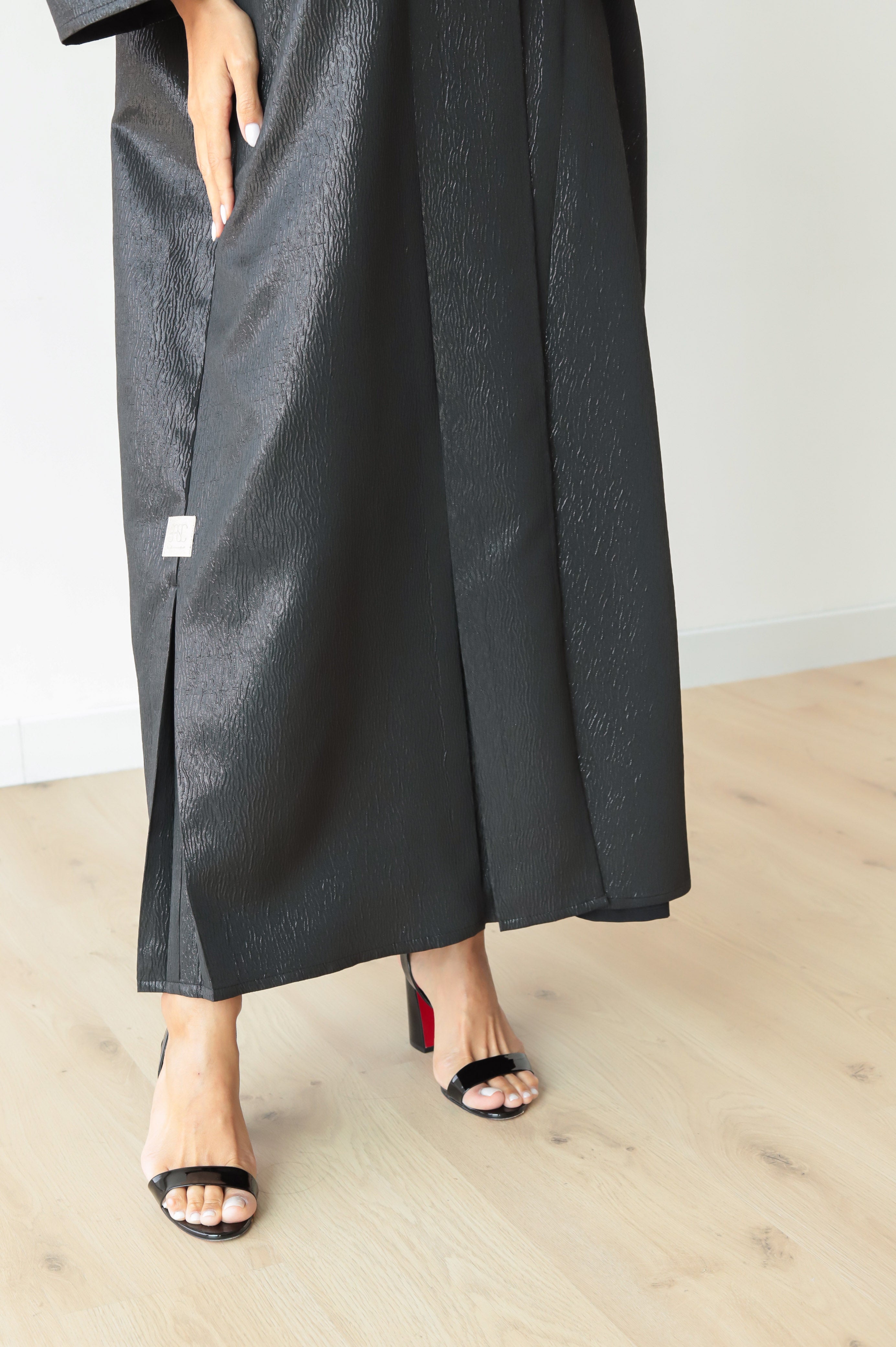 Basic Brocade (Black Abaya) - BasicAbaya