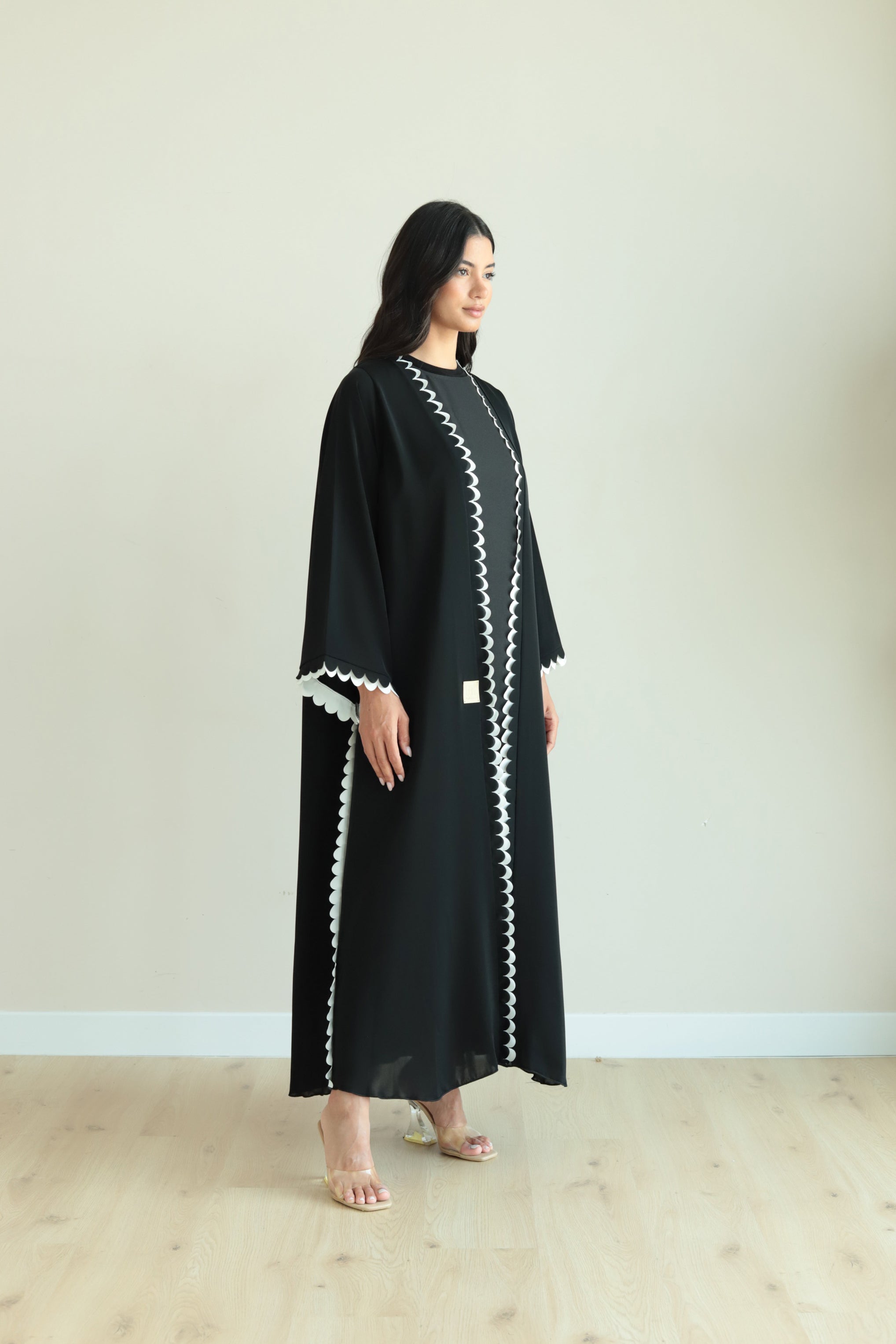 Basic Circles (Black & White Abaya)
