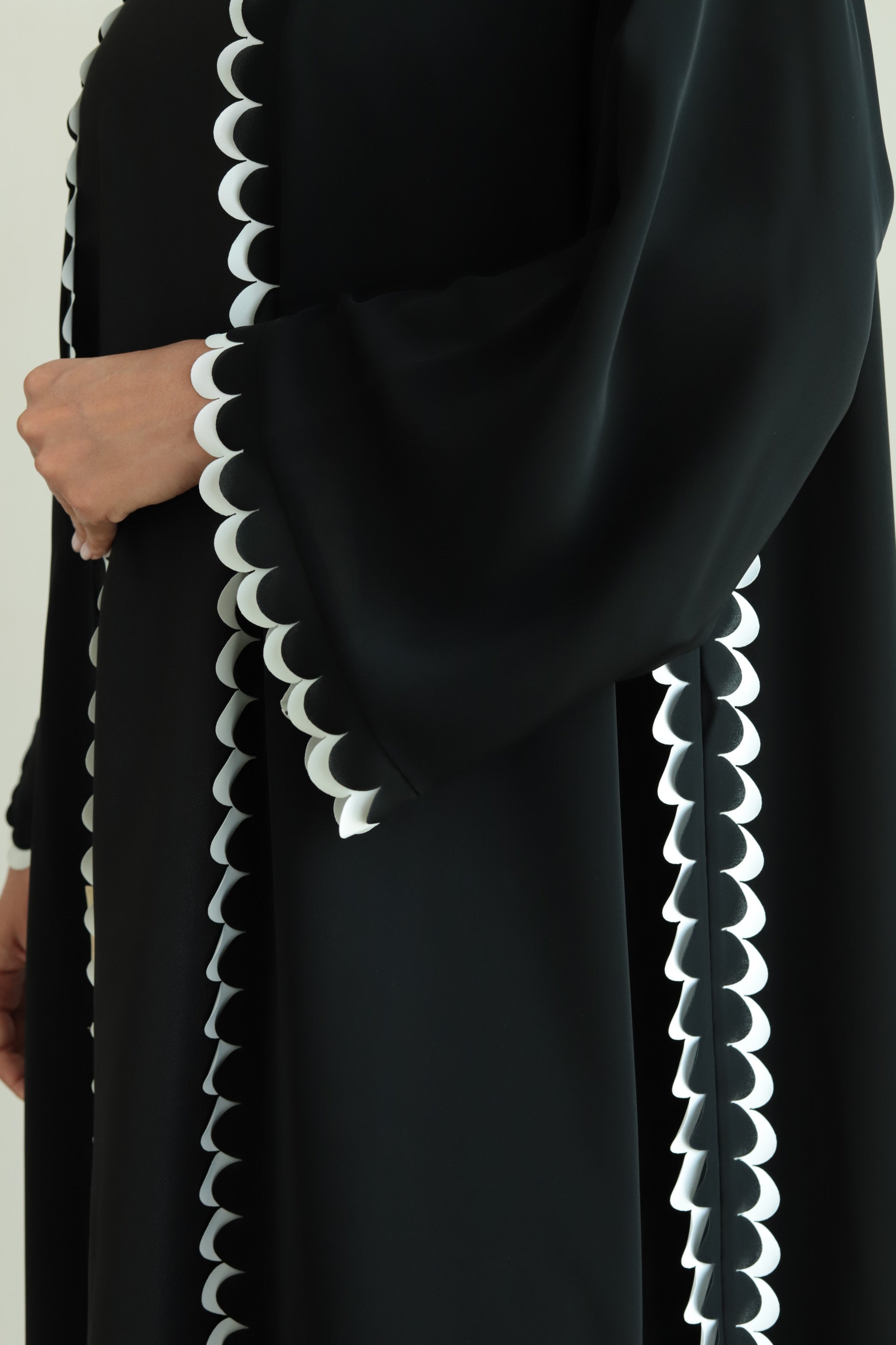 Basic Circles (Black & White Abaya)