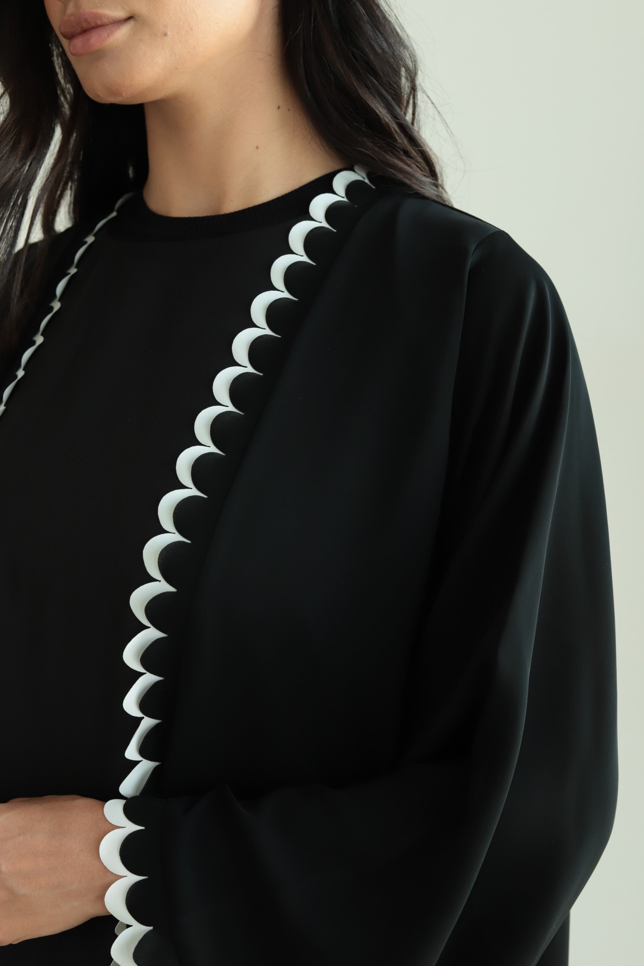 Basic Circles (Black & White Abaya)