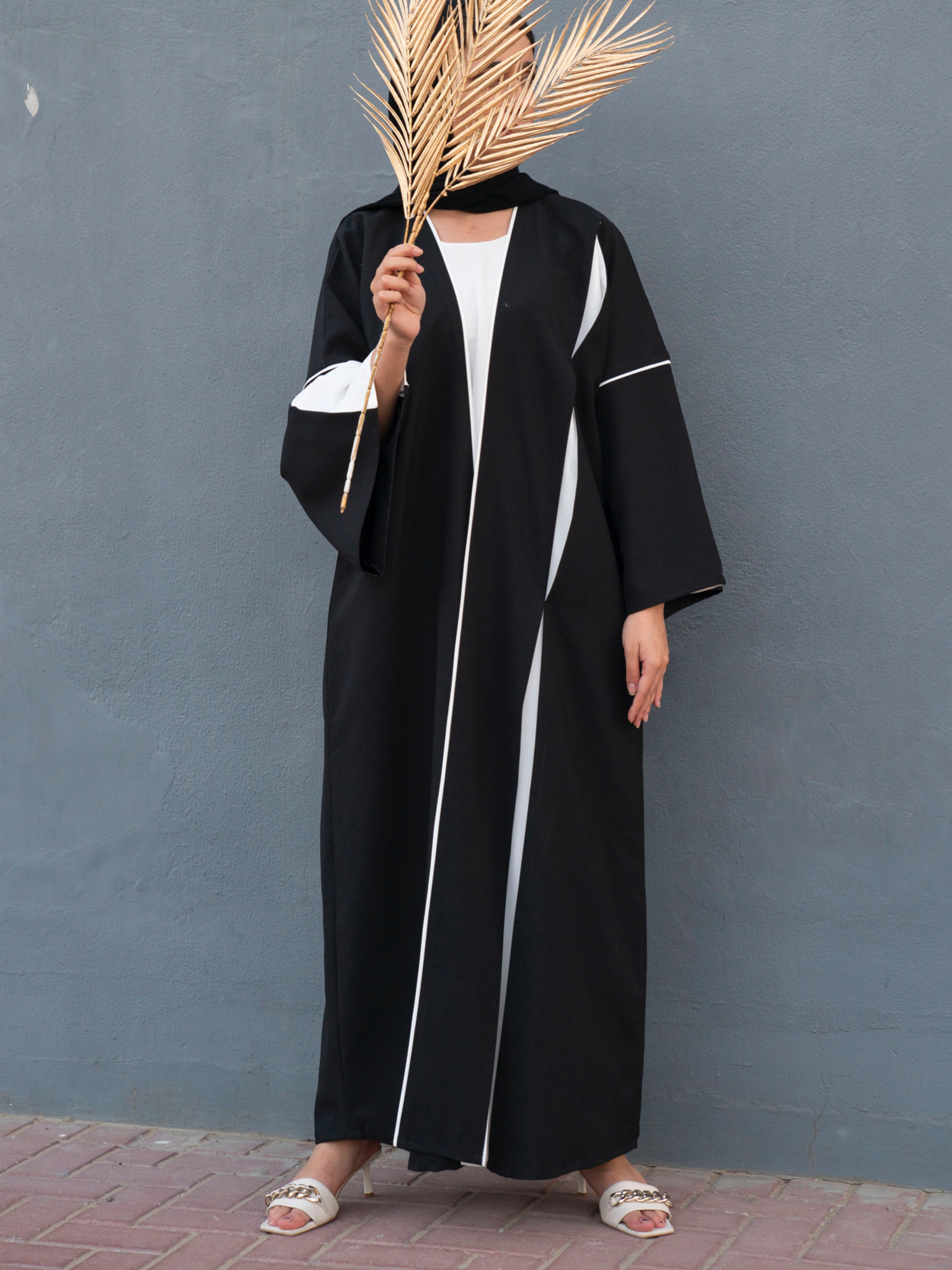 Basic B&W (A) - BasicAbaya