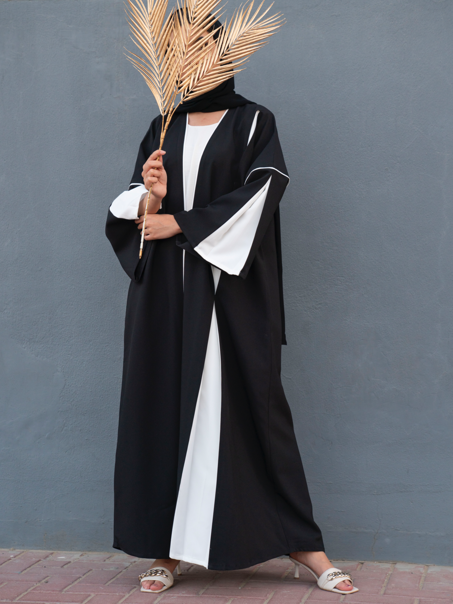 Basic B&W (A) - BasicAbaya