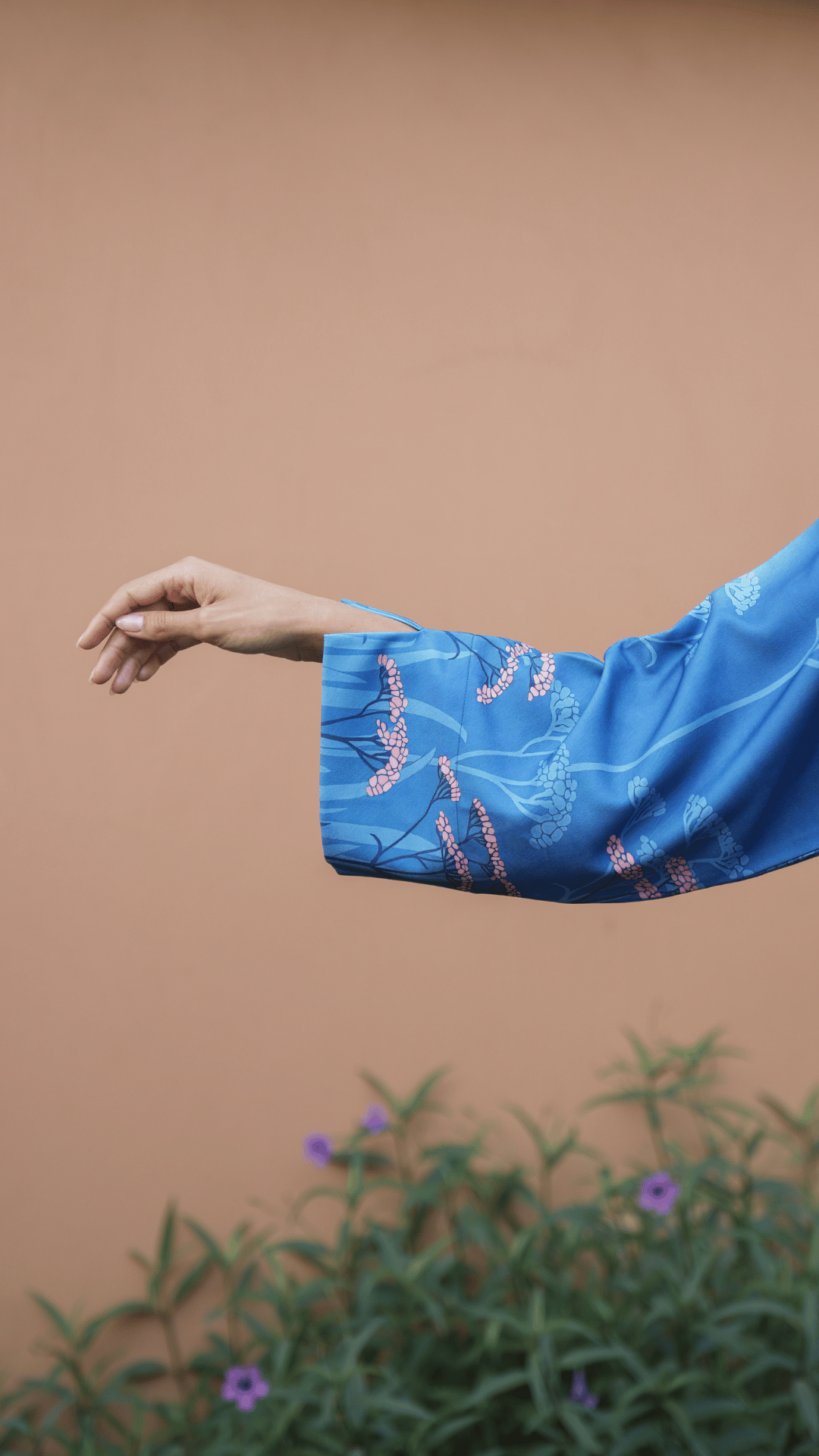 Basic Flowers - Rawan Blue Abaya