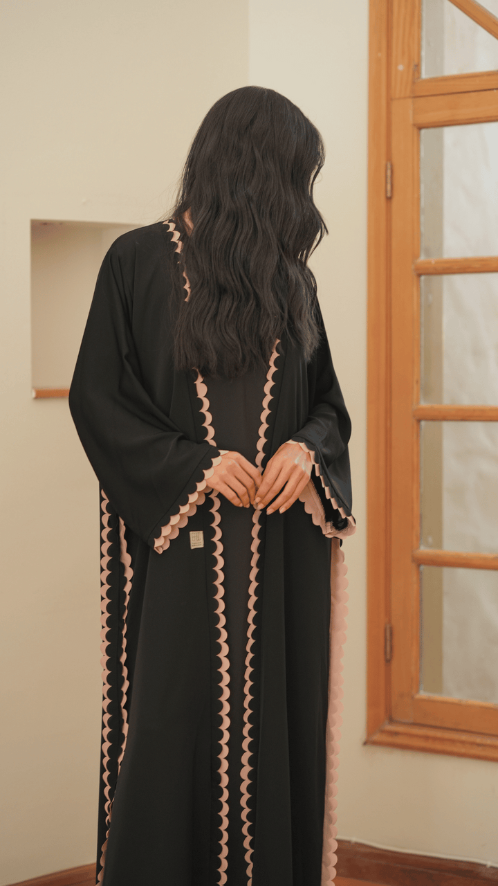 Basic Circles (Black & Beige Abaya)