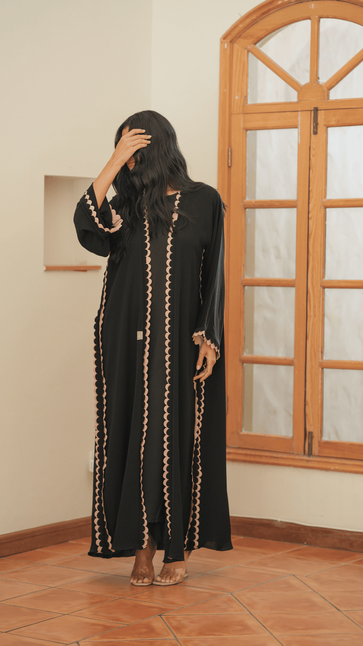 Basic Circles (Black & Beige Abaya)