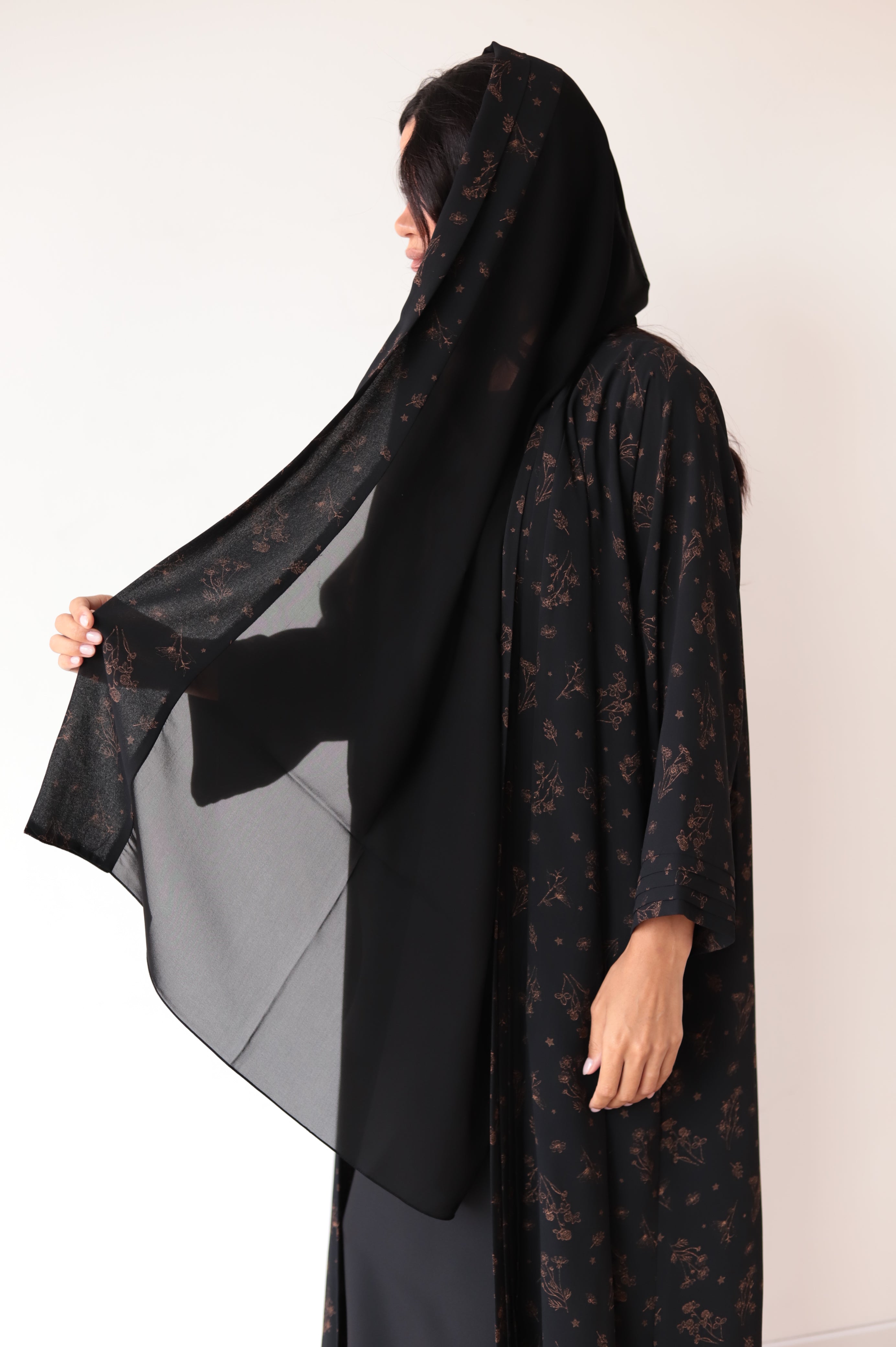 Basic Floral Stars (Black & Brown Abaya)