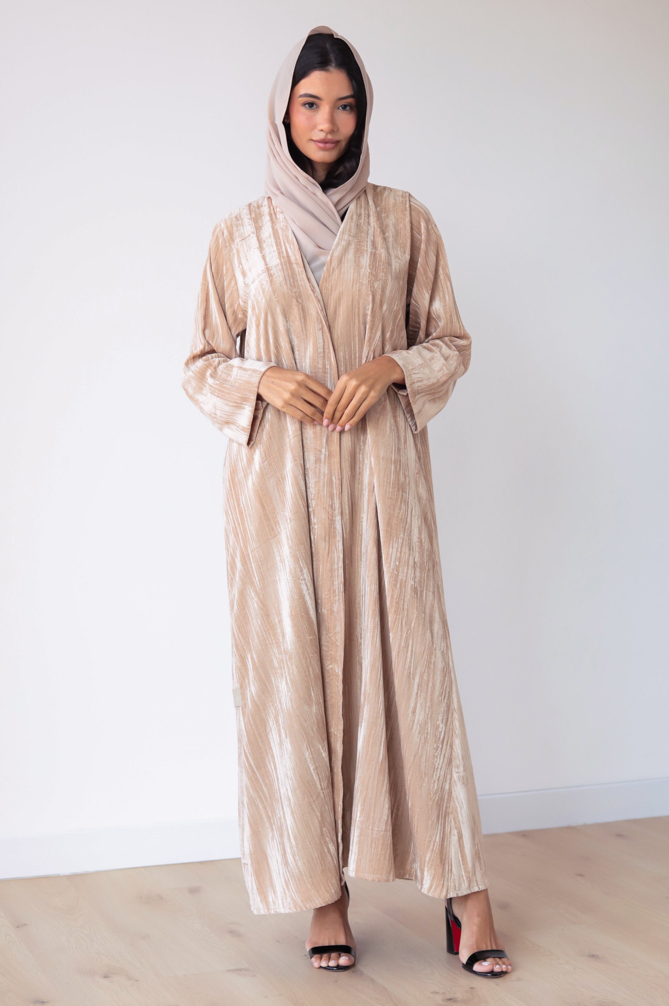 Basic Velvet Pleats (Beige Abaya)