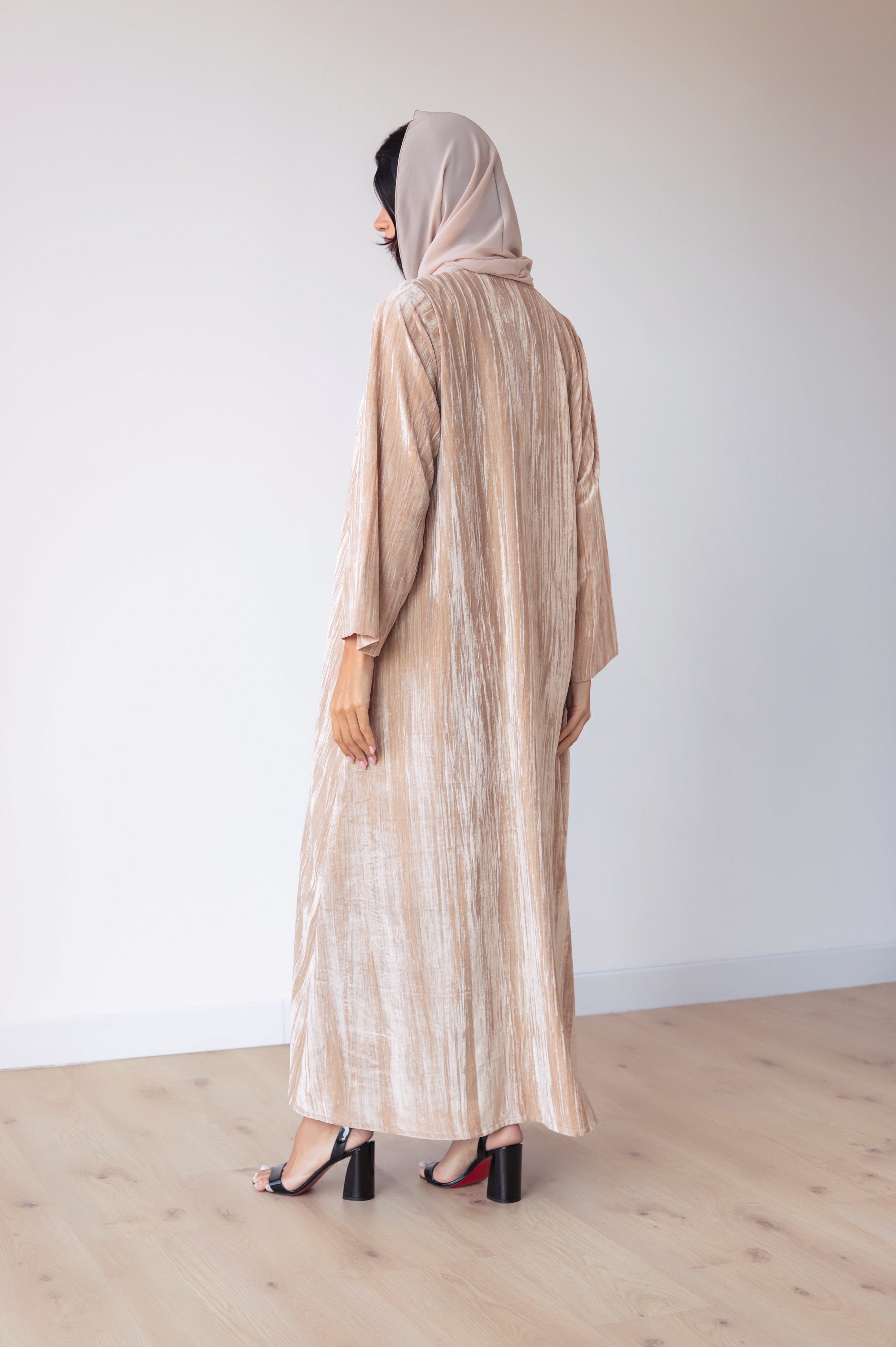 Basic Velvet Pleats (Beige Abaya)