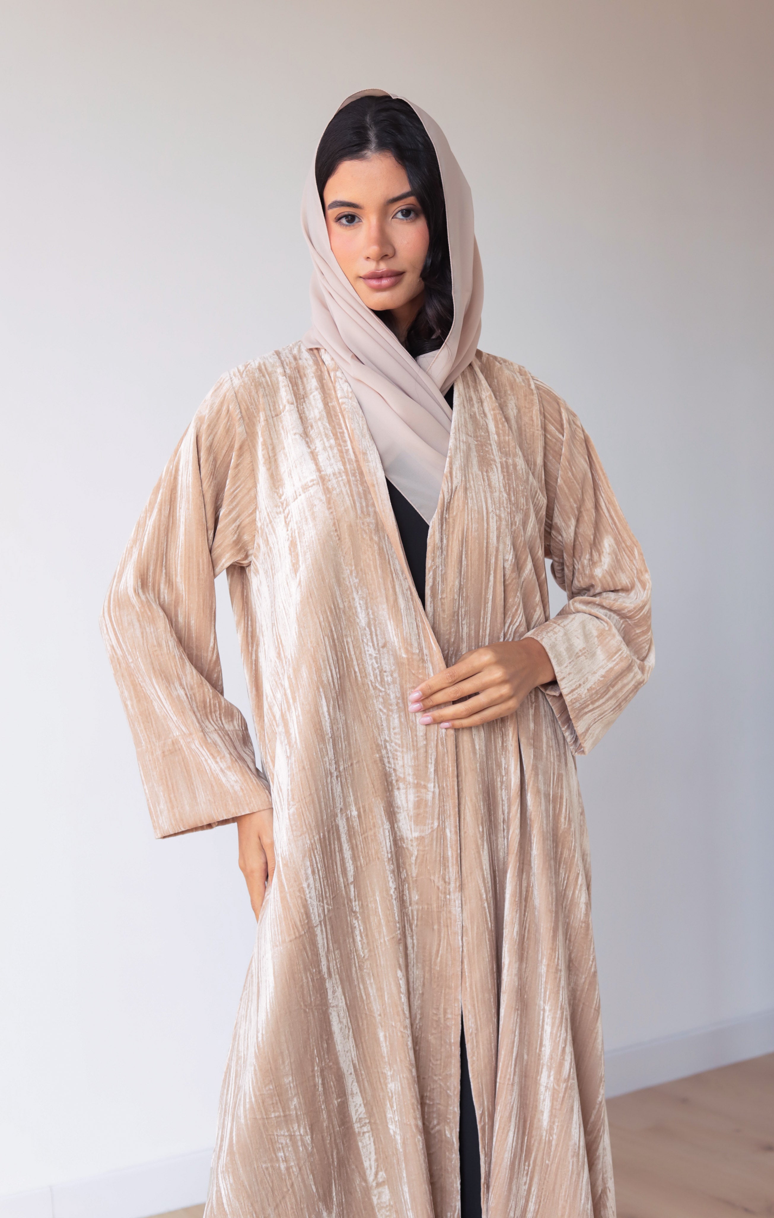 Basic Velvet Pleats (Beige Abaya)