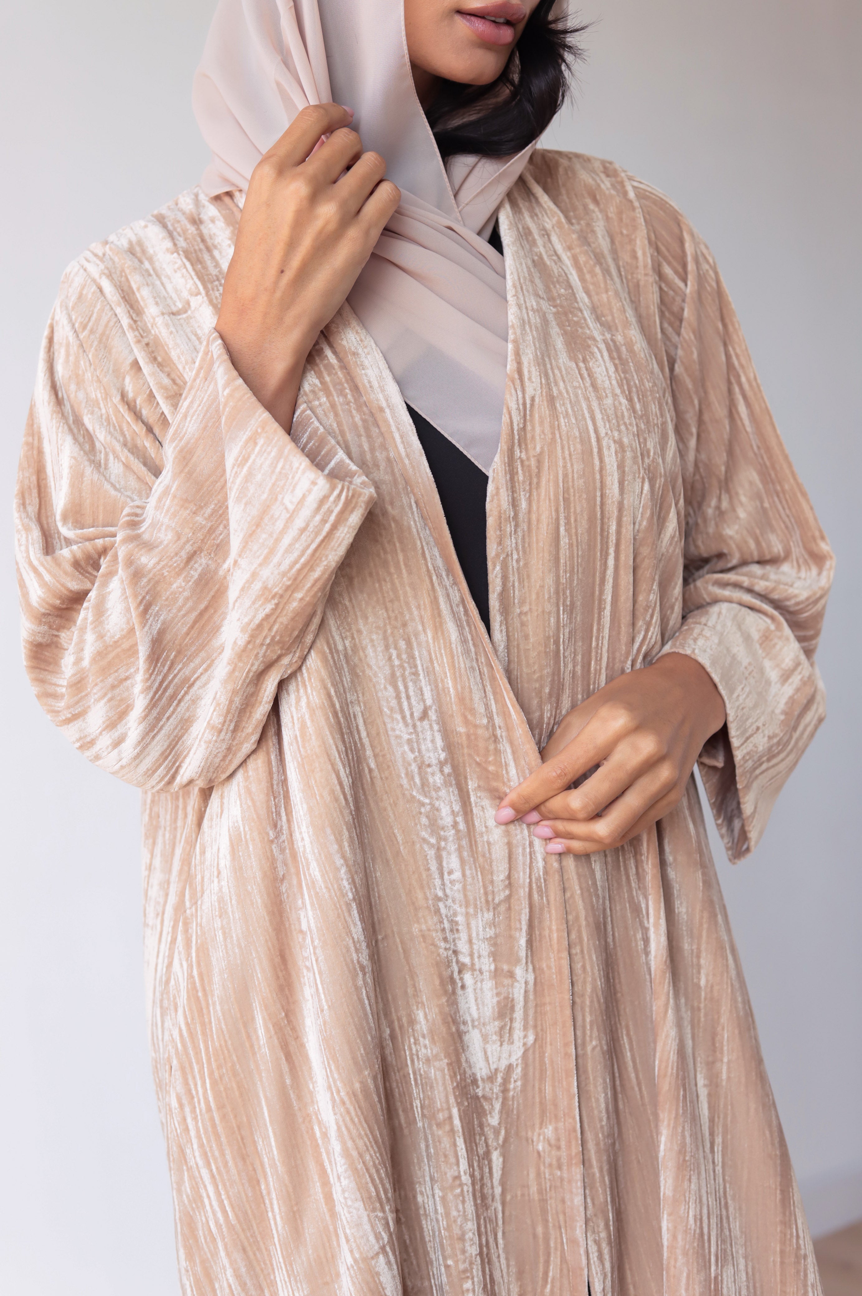 Basic Velvet Pleats (Beige Abaya)