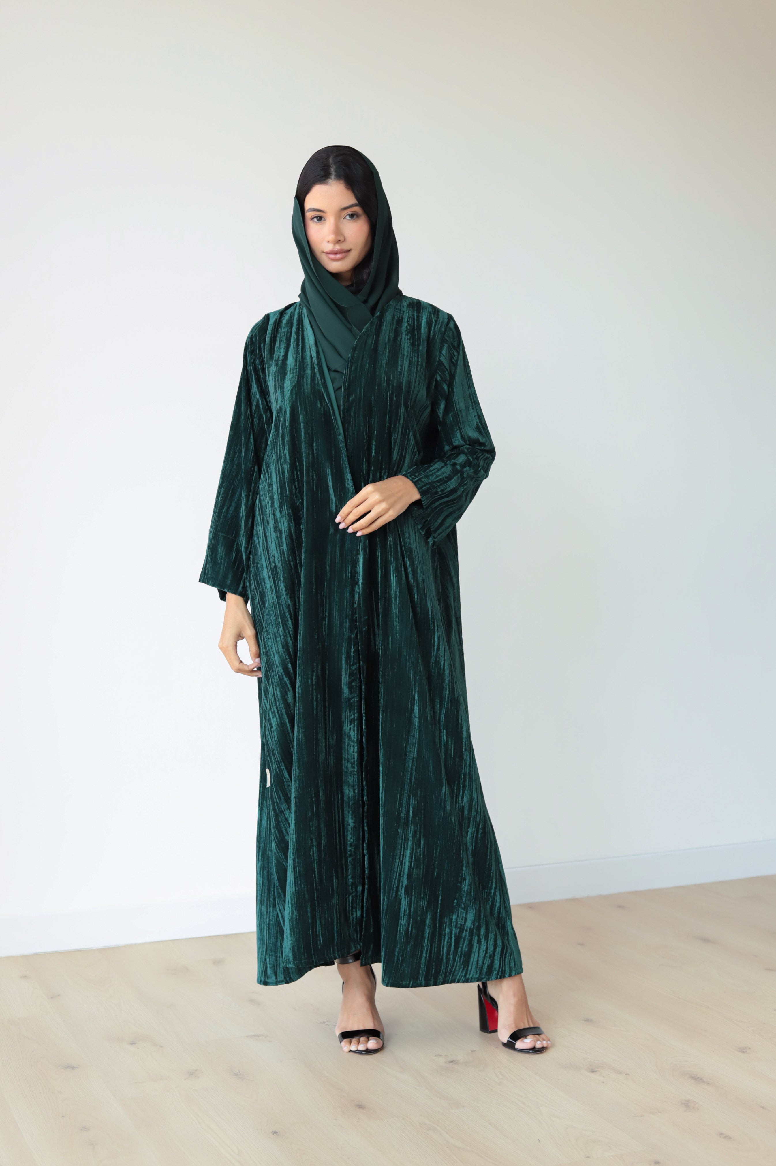 Basic Velvet Pleats (Green Abaya)