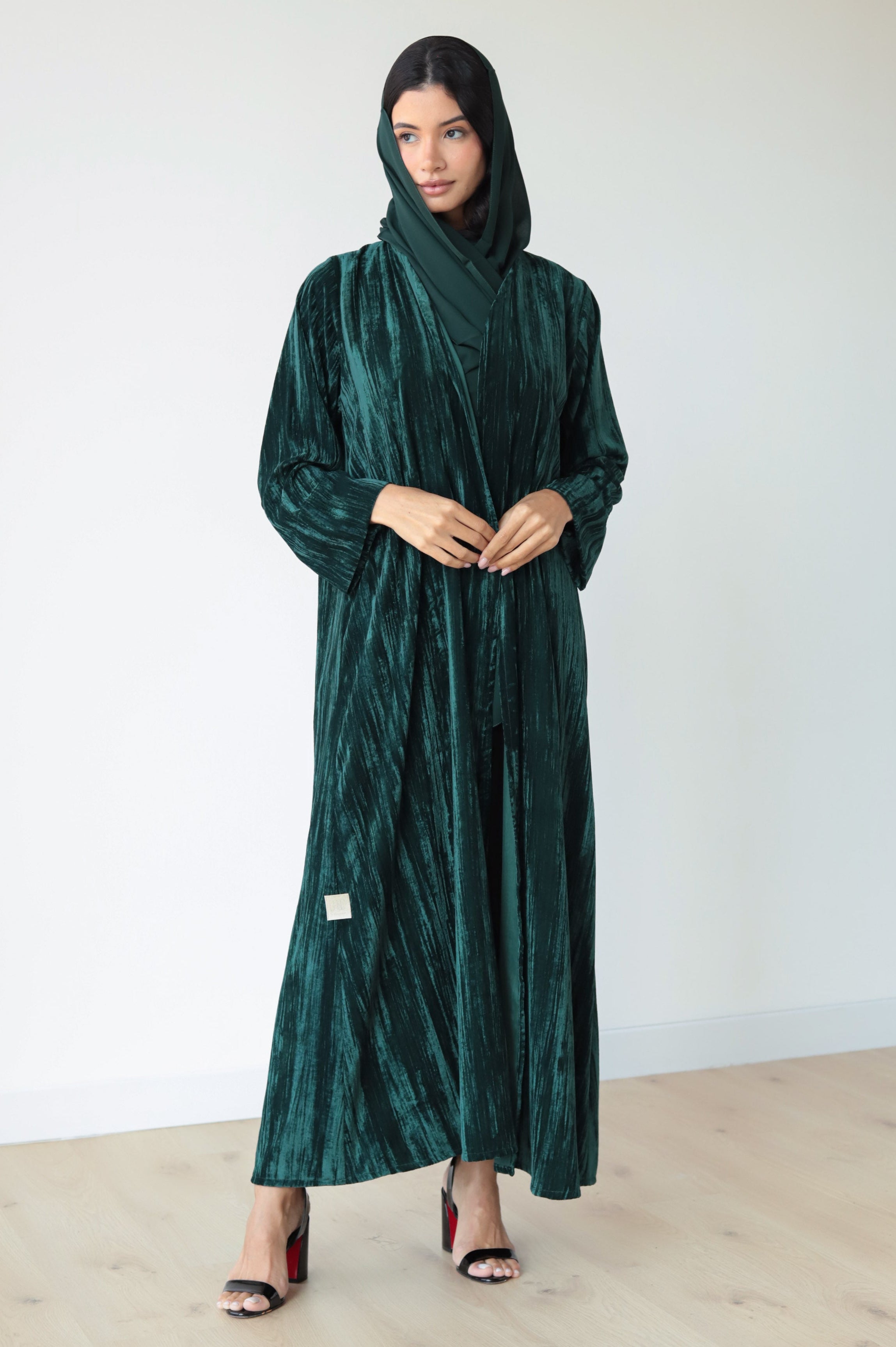 Basic Velvet Pleats (Green Abaya)