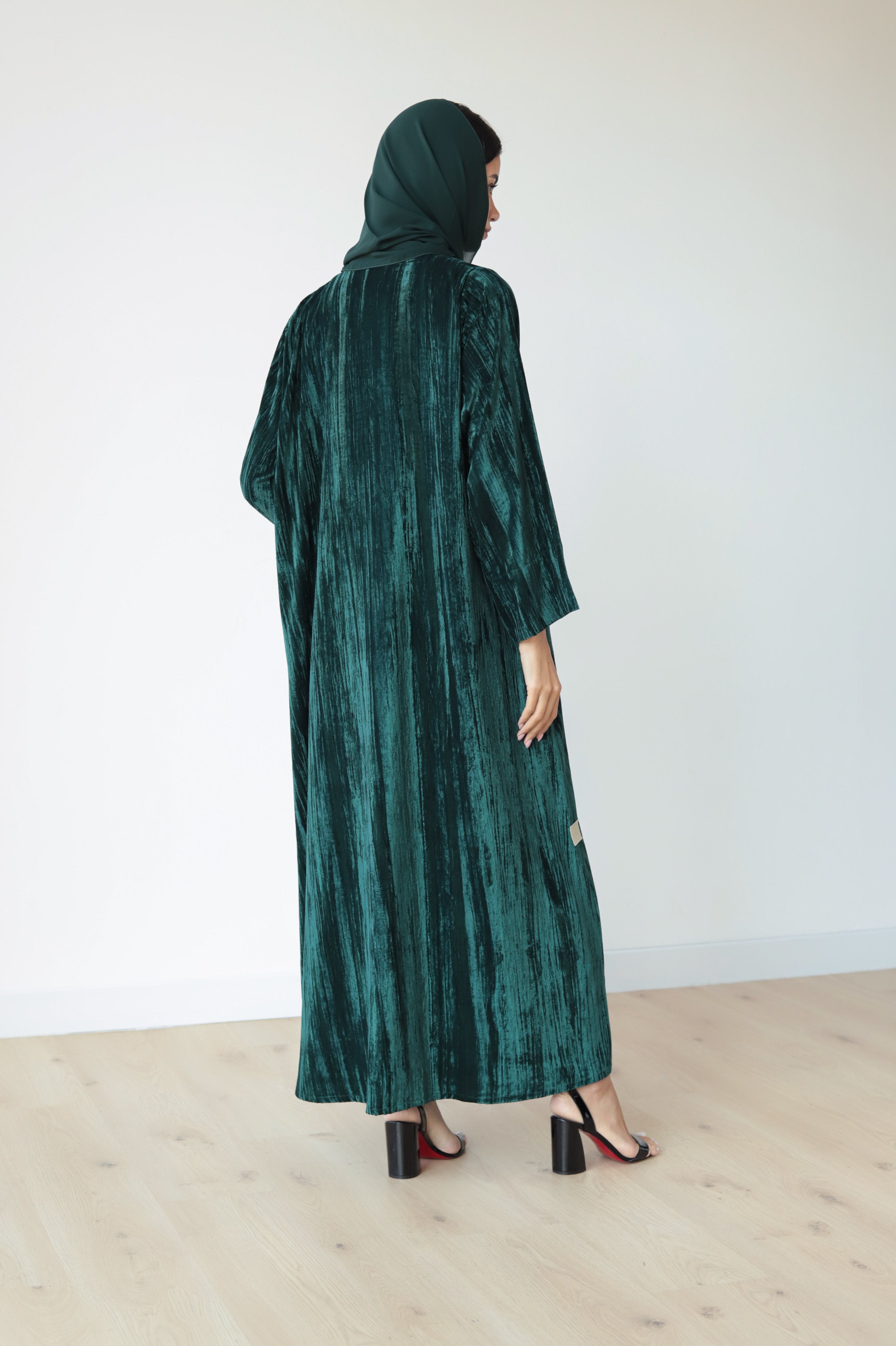 Basic Velvet Pleats (Green Abaya)