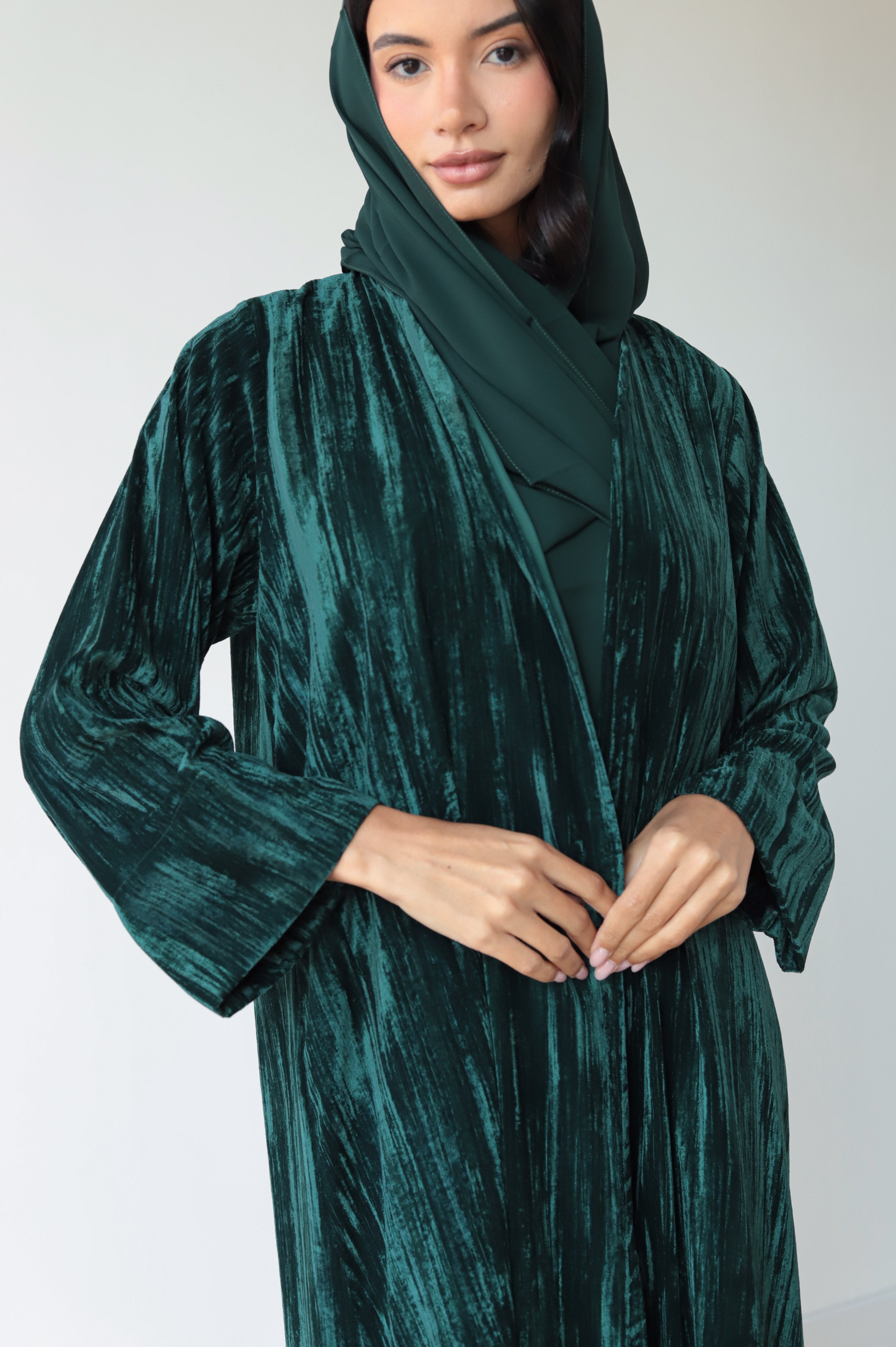 Basic Velvet Pleats (Green Abaya)