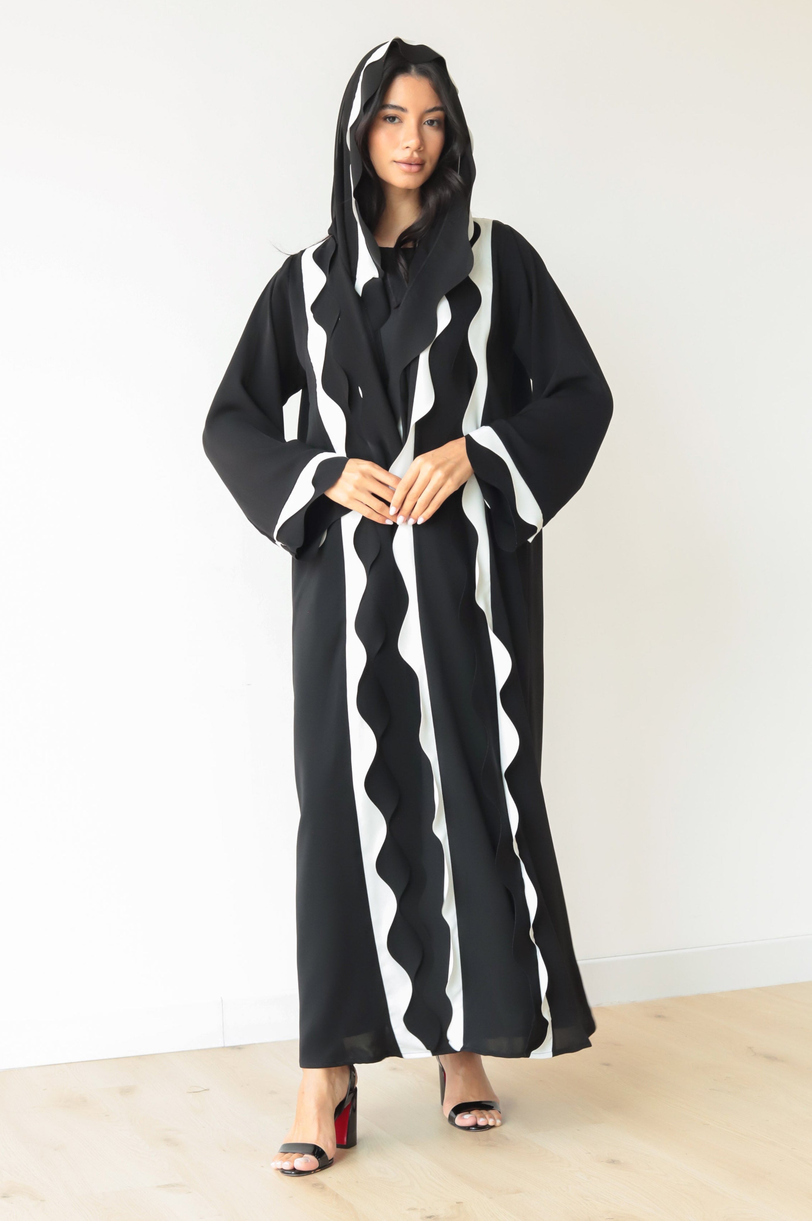 Basic Waves (Black & White Abaya) - BasicAbaya