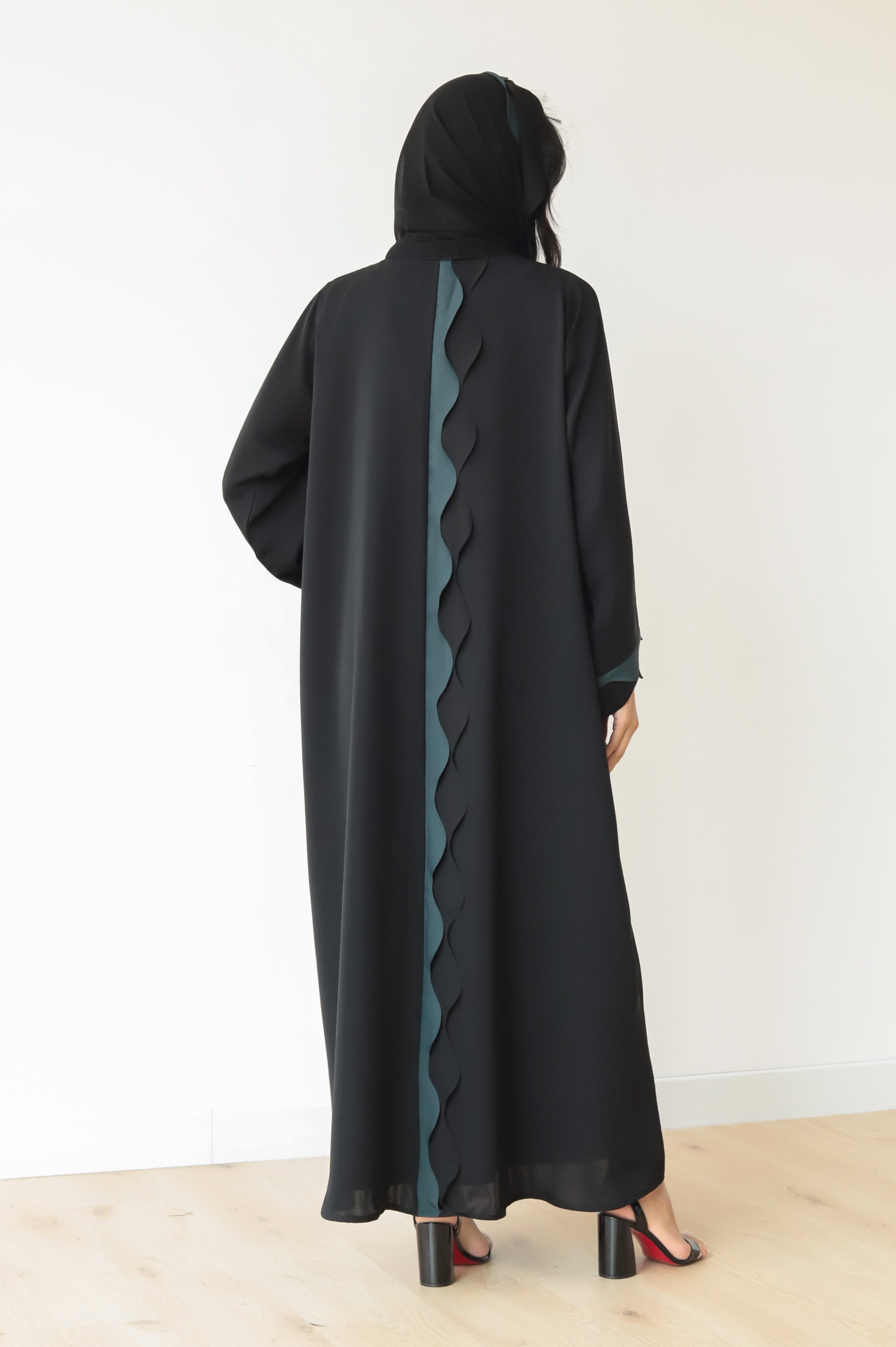 Basic Waves (Black & Green Abaya) - BasicAbaya