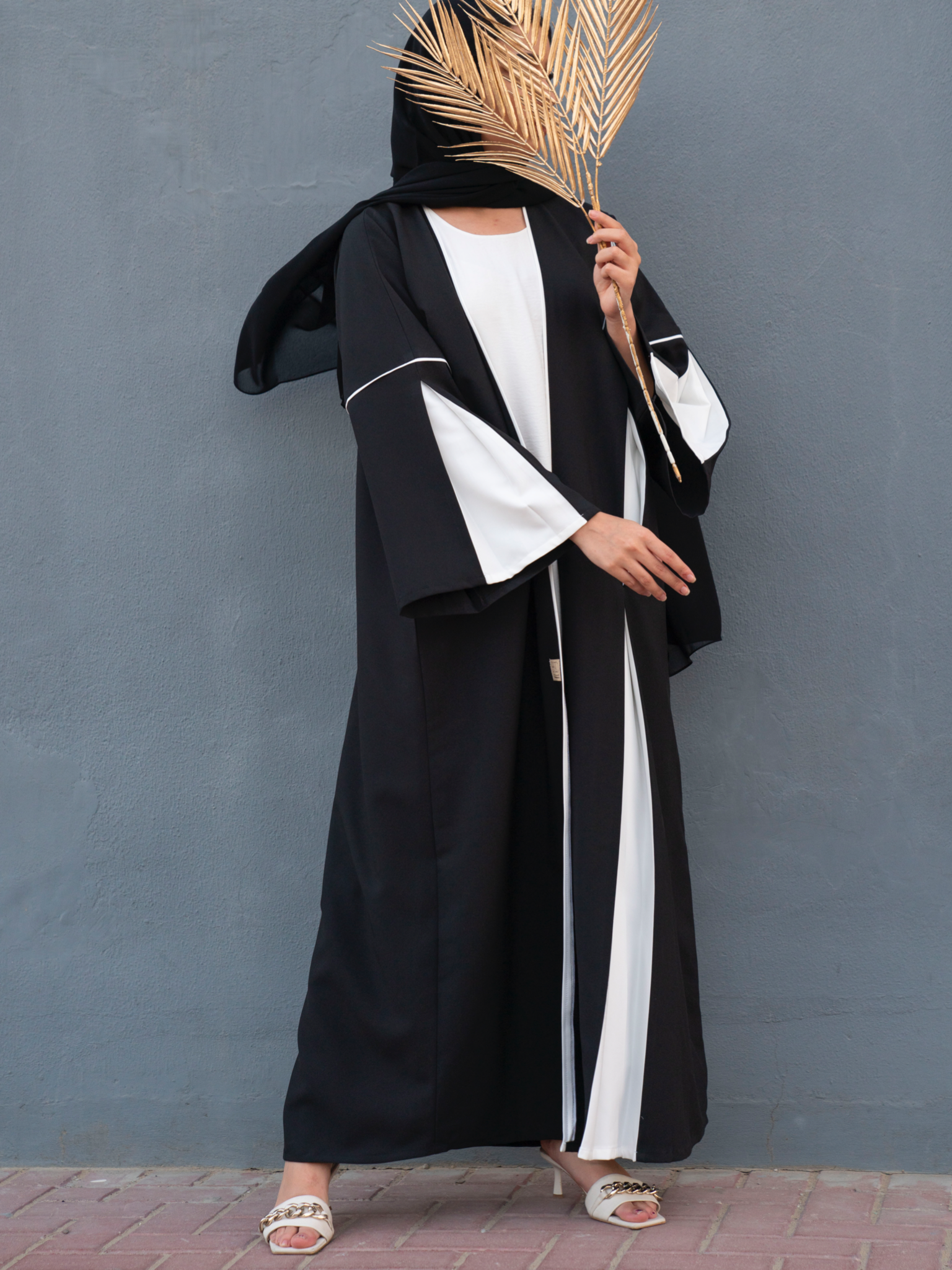 Basic B&W (A) - BasicAbaya